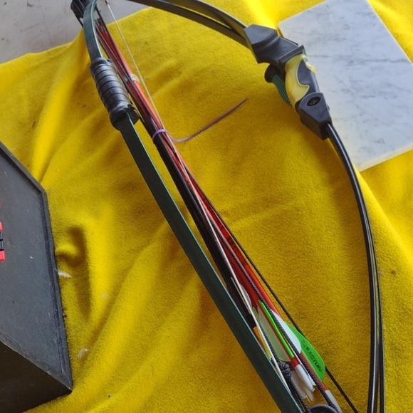 Bows(3) with Arrows(5) NWOT - Picture 4 of 5